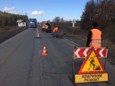 Дорожники взялися за дорогу з Тернопільщини на Рівненщину