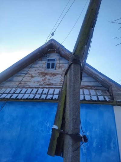 Жителі села на Тернопільщині скаржаться на аварійну лінію електромережі