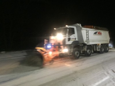 Дороги Тернопільщини рятували від нічного снігопаду (фото)