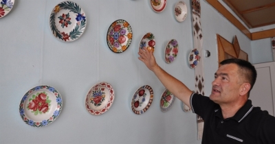 У Ягільниці, що на Чортківщині, діє виставка розписаних тарелів, яким понад сто років