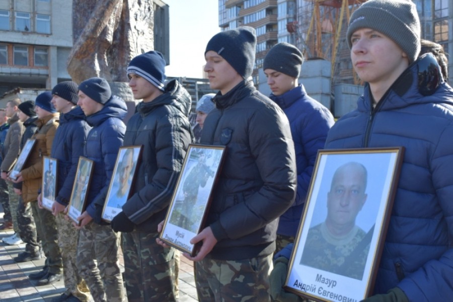 Тернополяни вшанували пам&#039;ять Героїв Небесної Сотні молитвою та квітами (фото)