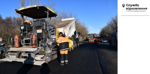 Дорожники Тернопільщини заасфальтували другу половину мосту на трасі М-19 у Шляхтинцях