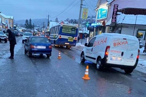 На автовокзалі у Кременці водій автівки збив пішохода