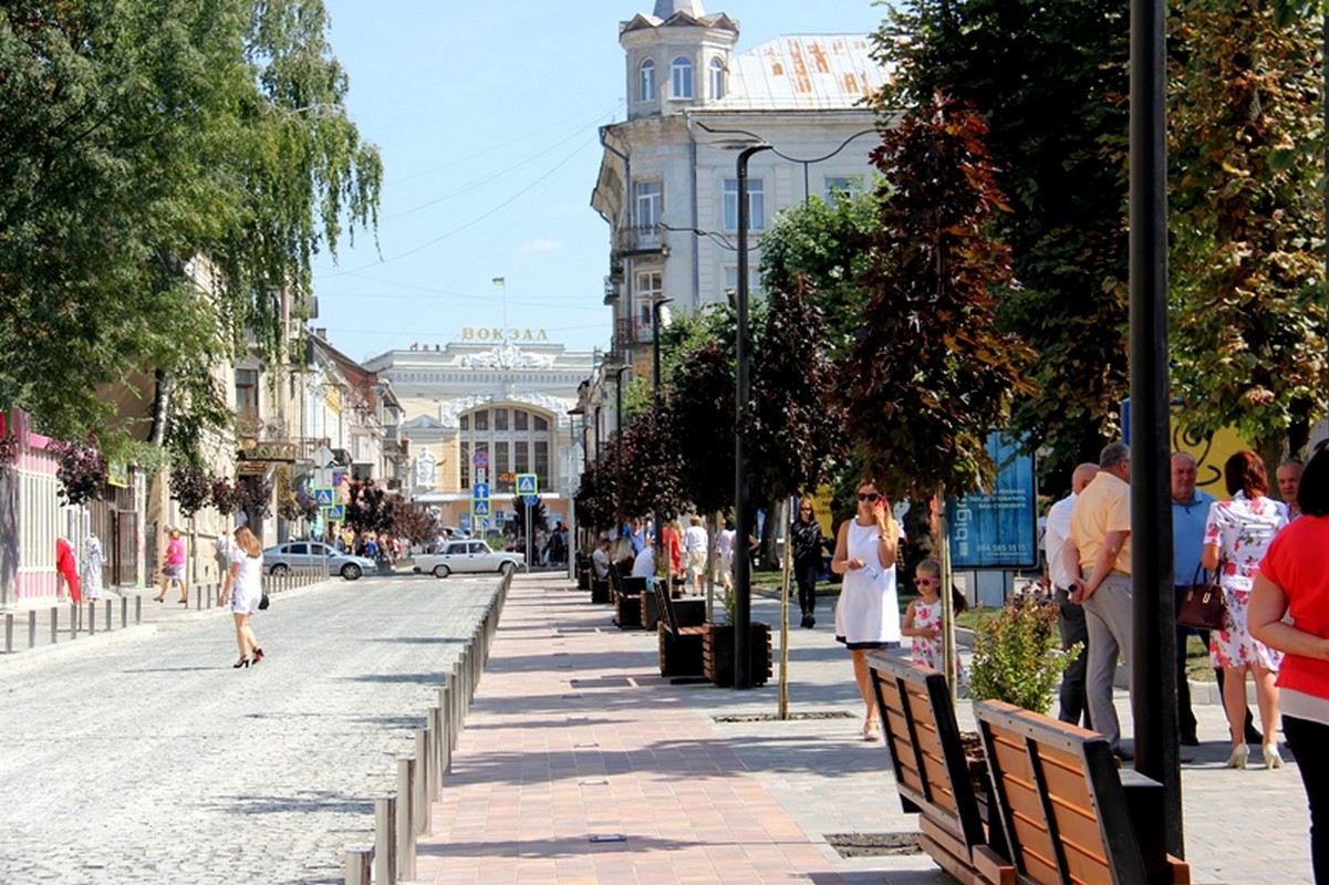 Не впізнати: у Тернополі відкрили оновлену вулицю Чорновола (фото)