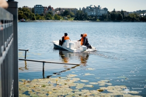 У Тернопільський став внесли 10 тонн суспензії водоростей хлорели