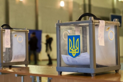 На Тернопільщині виборець публічно порвав свій бюлетень у приміщенні для голосування