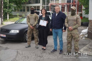 Правоохоронці Тернопільщини отримали автомобіль від благодійного фонду