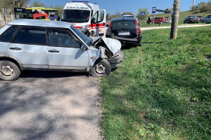 ДТП на Тернопільщині: водій легковика врізався у припарковану на узбіччі іномарку