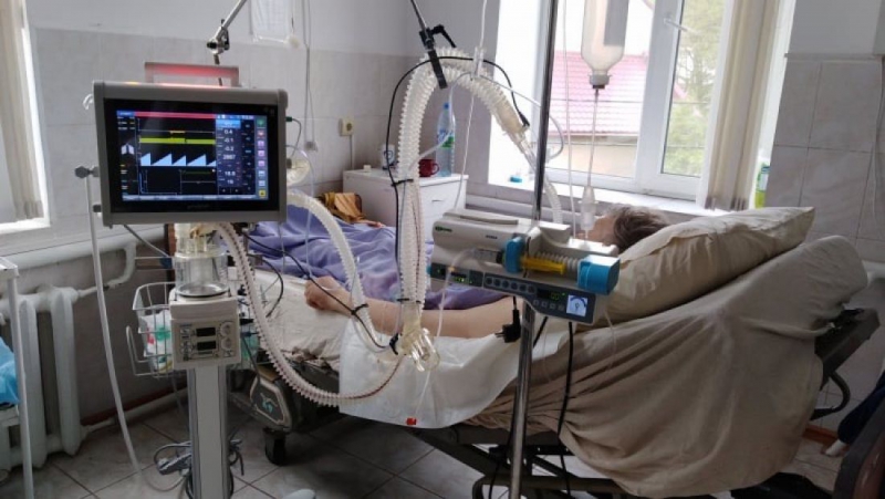 На Бучаччині апарат ШВЛ, придбаний Петром Гадзом, вже два місяці рятує життя дорослих та дітей (фото)