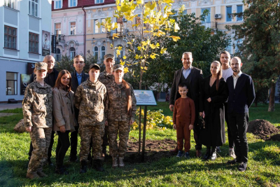 Колектив ЗУНУ висадив іменне дерево у межах проєкту «Підтримай ЗСУ – посади іменне дерево»