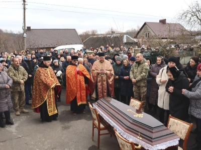 У Шляхтинцях на Тернопільщині прощаються із захисником Олегом Каліщуком