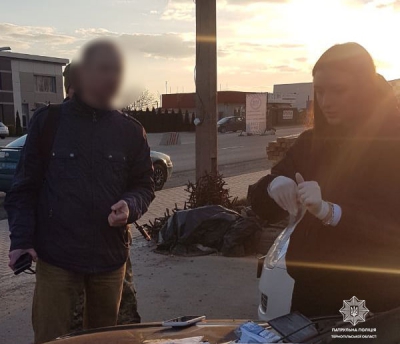 На одному із блокпостів Тернополя затримали чоловіка з наркотиками