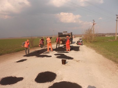 Дорогу до села Вільхівчик відремонтували вперше за 25 років завдяки Миколі Люшняку