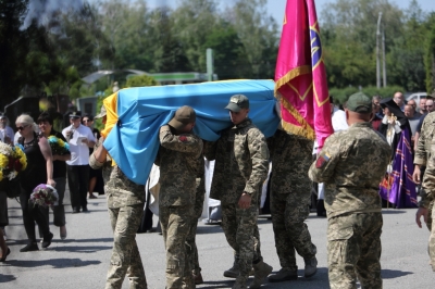 На Алеї Героїв у Тернополі сьогодні поховали захисника Володимира Фоменка (фоторепортаж)