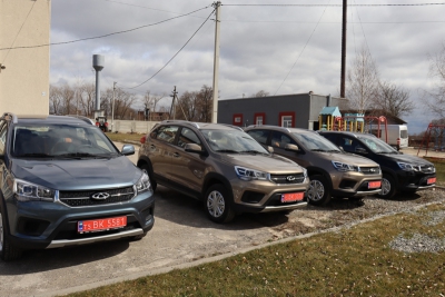 У громаді на Тернопільщині для старост придбали автомобілі (фото)