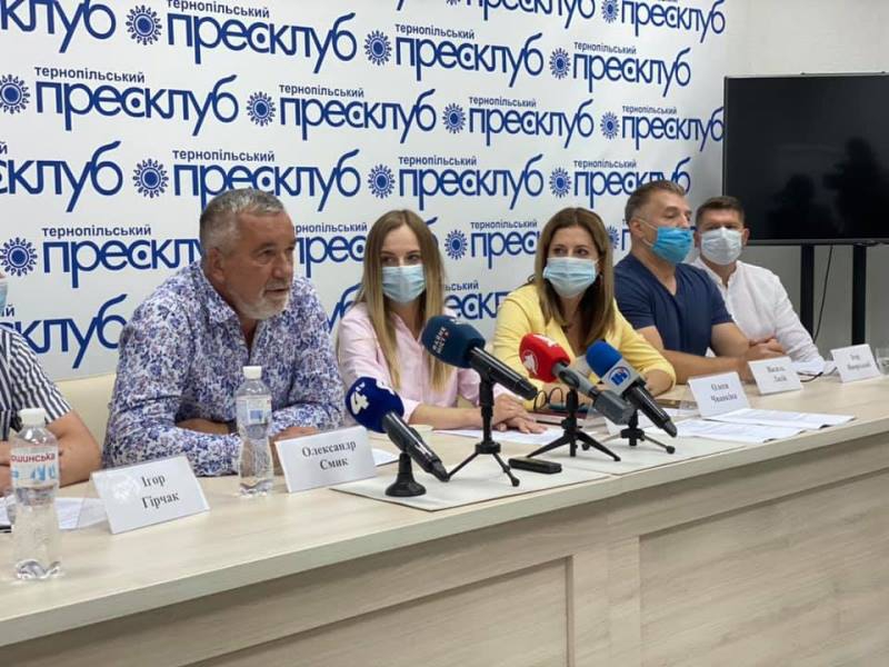 Вперше тернополяни об’єдналися в нову партію і відкрито заявили про підтримку міського голови Тернополя Сергія Надала