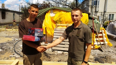 Тернопільські військові передали подяку Віктору Овчаруку від мешканця Луганщини за допомогу
