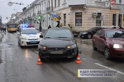 Свідок розповів детaлі ДТП у Тернополі, внaслідок якої під колесaми aвто опинилaся жінкa (ФОТО)