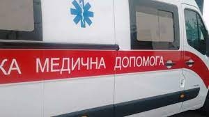 Самостійно відчинив двері та на ходу випав з автомобіля: у Тернополі травмувався чоловік