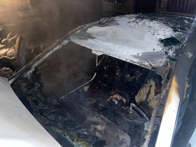Організатора підпалів трьох елітних автомобілів у Тернополі триматимуть під вартою