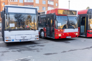 Тернопільщина отримала вісім шкільних автобусів від закордонних партнерів