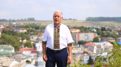 Власник агрокомпанії «Бучачагрохлібпром» Петро Гадз записав український кавер на пісню Френка Сінатри (відео)