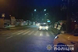 На пішохідному переході у Тернополі автомобіль збив перехожого і втік з місця ДТП