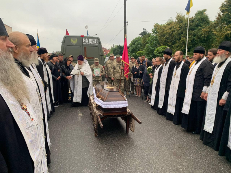 Громада Тернопільщини зустріла полеглого воїна Дмитра Шилюка