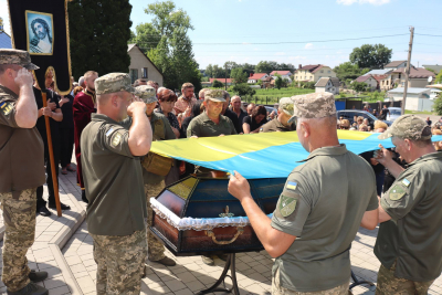 Тернопільщина провела в останню дорогу полеглого воїна Андрія Луціва