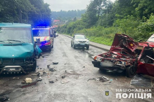 ДТП на Тернопільщині: водійка легковика протаранила мікроавтобус