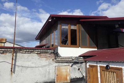 Поліцейські встановлюють законність надбудов на даху багатоповерхівки в Тернополі