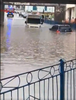 Місто на Тернопільщині затопило: автомобілі - під водою (відео)