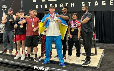 Тернополянин Ігор Побер на чемпіонаті у США побив світовий рекорд – підняв на біцепс вагу 100 кг (відео)