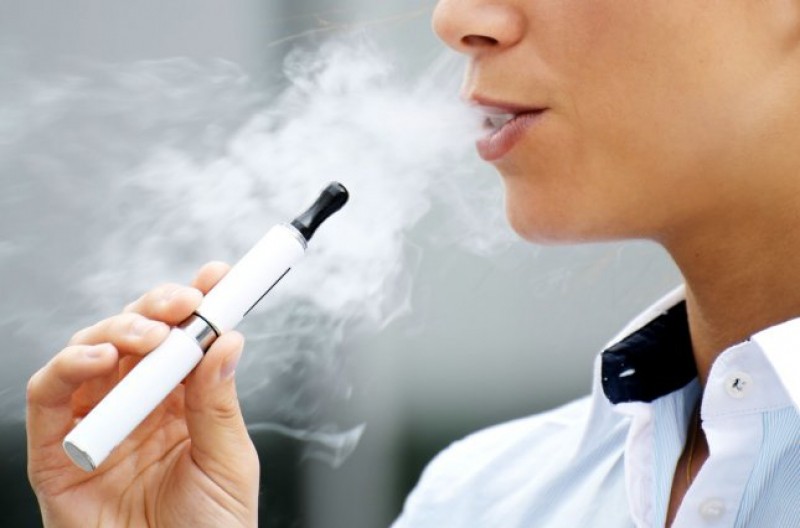 «Кожен п’ятий підліток є споживачем електронних сигарет і це – катастрофа», — розповів експерт у Тернополі
