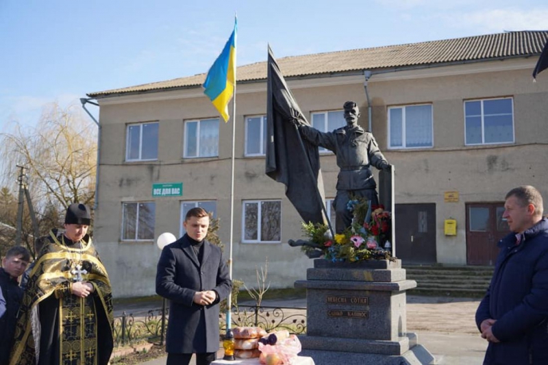 Пам&#039;ять оборонця Майдану Олександра Капіноса вшанували у його рідному селі на Кременеччині