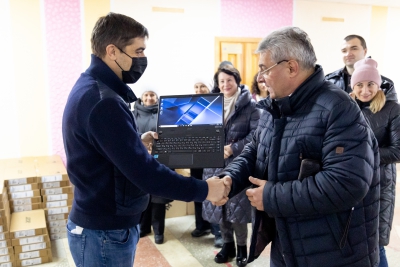 Освітянам Тернопільської громади передали понад 500 ноутбуків