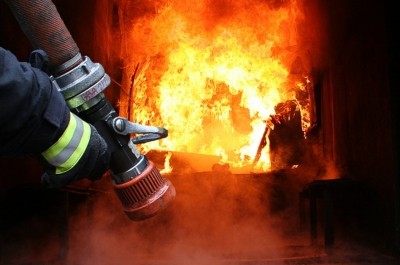На Тернопільщині від вогню рятували триповерховий житловий будинок