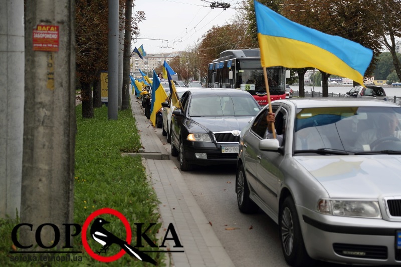 Зі стягами та піснями колона автомобілістів проїхала головними вулицями Тернополя (фото, відео)