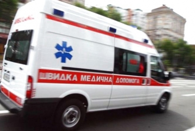 У Тернополі чоловік отримав травми, впавши на двері зі склом