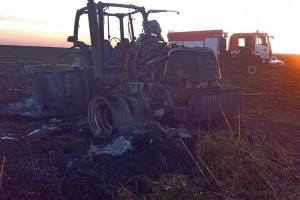 На Тернопільщині майже дотла згорів трактор через коротке замикання
