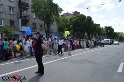 Тернопільські випускники після святкування: хтось додому, а хтось - у лікарню