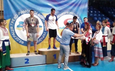 Тернопільські студенти зібрaли повний комплект нaгород нa чемпіонaті Укрaїни з боротьби