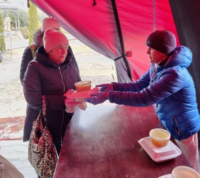 У тернопільському «Карітасі» зігрівають гарячими обідами внутрішньо переміщених осіб