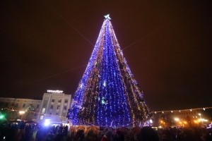 Вогні головної новорічної ялинки Тернополя запалять вже завтра