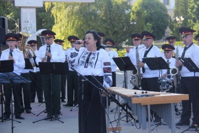 Зведений оркестр п’яти військових частин України «втнув» у Тернополі патріотичної музики «просто неба»