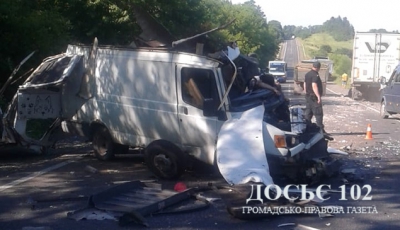 Моторошне зіткнення на Тернопільщині: водій буса загинув на місці ДТП