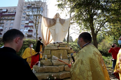 У Тернополі освятили скульптуру «Вознесіння Господнє» (фоторепортаж)