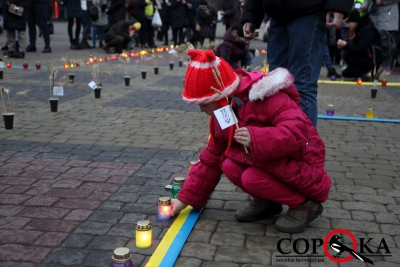 Колоссям, свічками та молитвами: як у Тернополі вшанували пам’ять жертв Голодоморів (фоторепортаж)