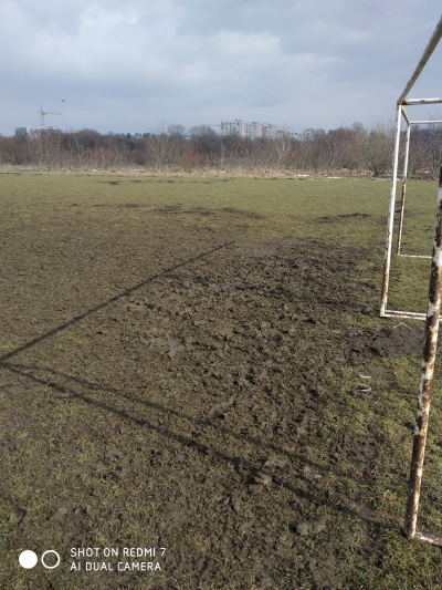 На Тернопільщині стадіон перетворили в болотяне місиво (фото)