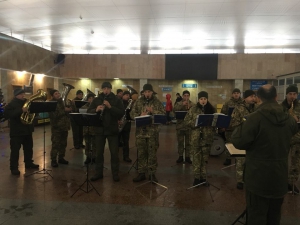 Тернопільський військовий оркестр заграв у Івано-Франківському аеропорту (фото)